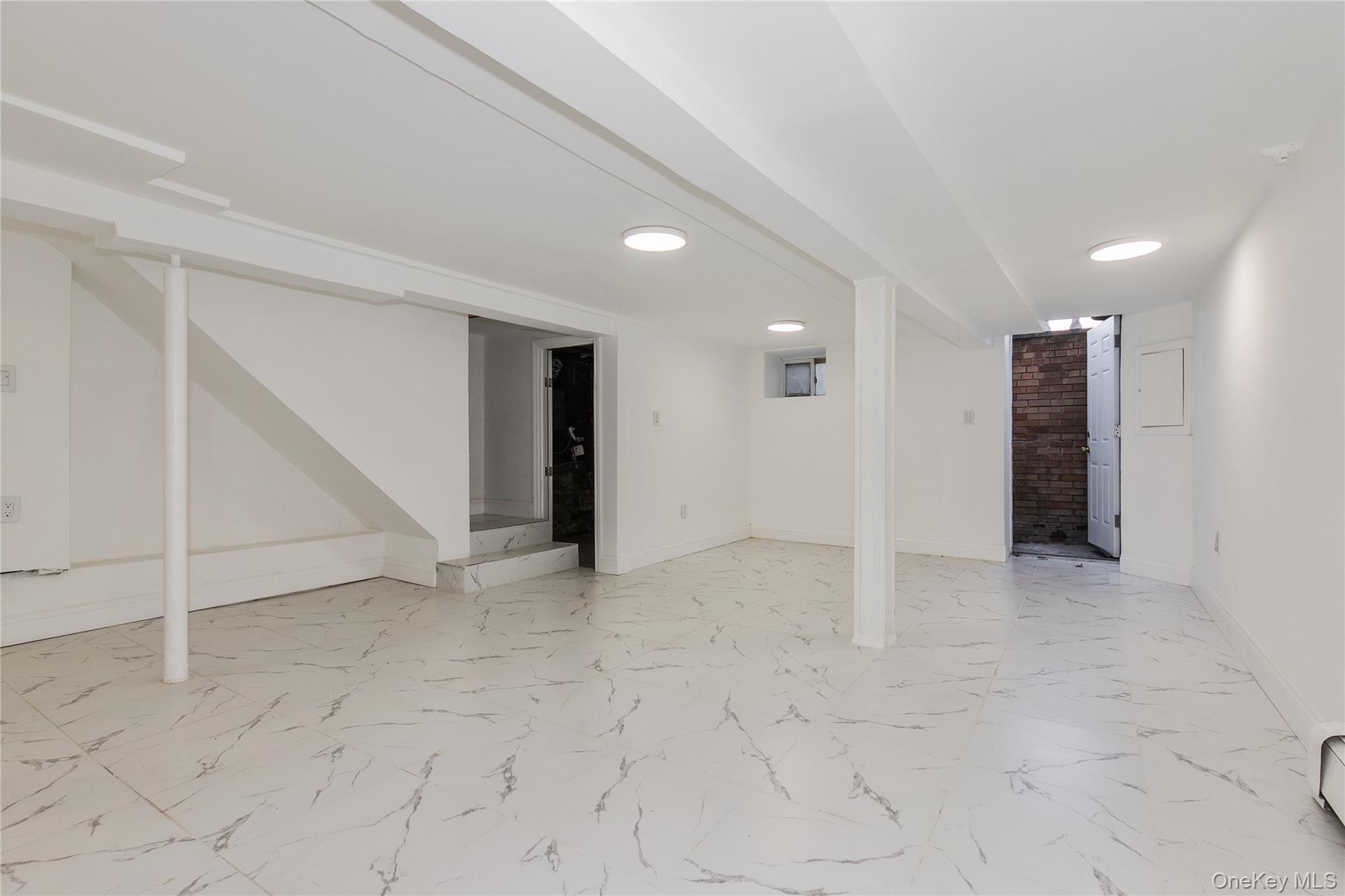 #15 photo, 5814 58th Avenue, كوينز Maspeth , NY 11378