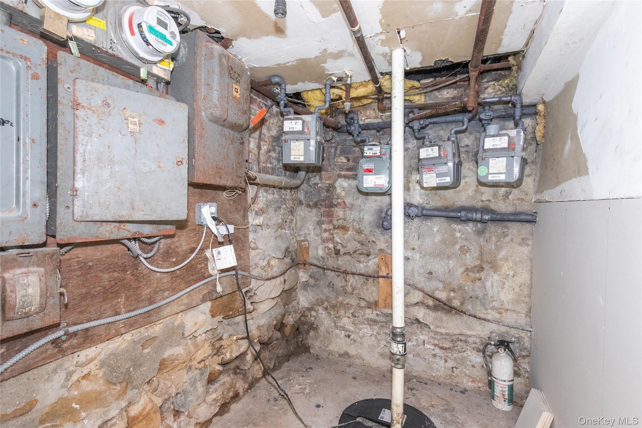 #16 photo, 5814 58th Avenue, كوينز Maspeth , NY 11378