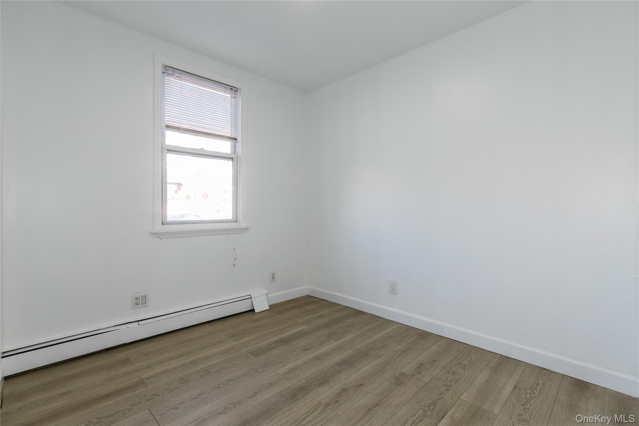 #6 photo, 5814 58th Avenue, كوينز Maspeth , NY 11378