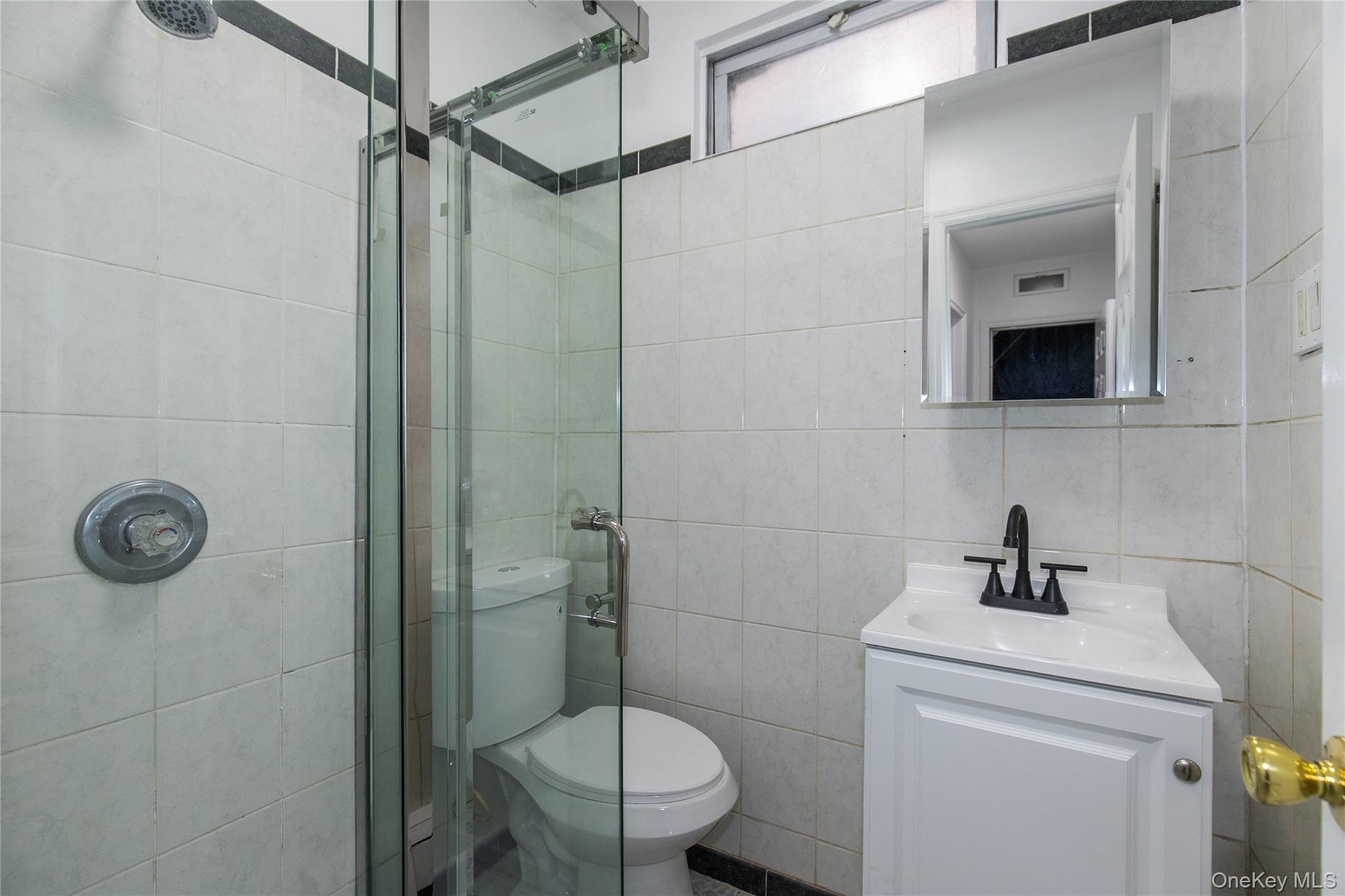 #7 photo, 5814 58th Avenue, كوينز Maspeth , NY 11378