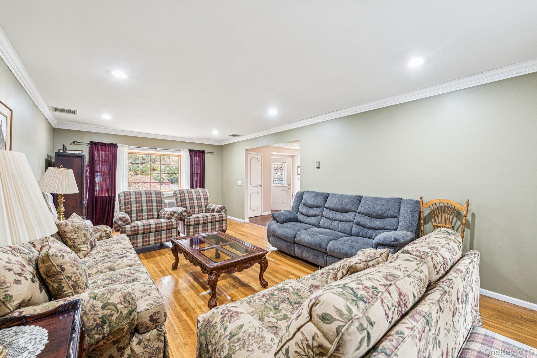 #11 photo, 9 Princeton Drive, Plainview , NY 11803