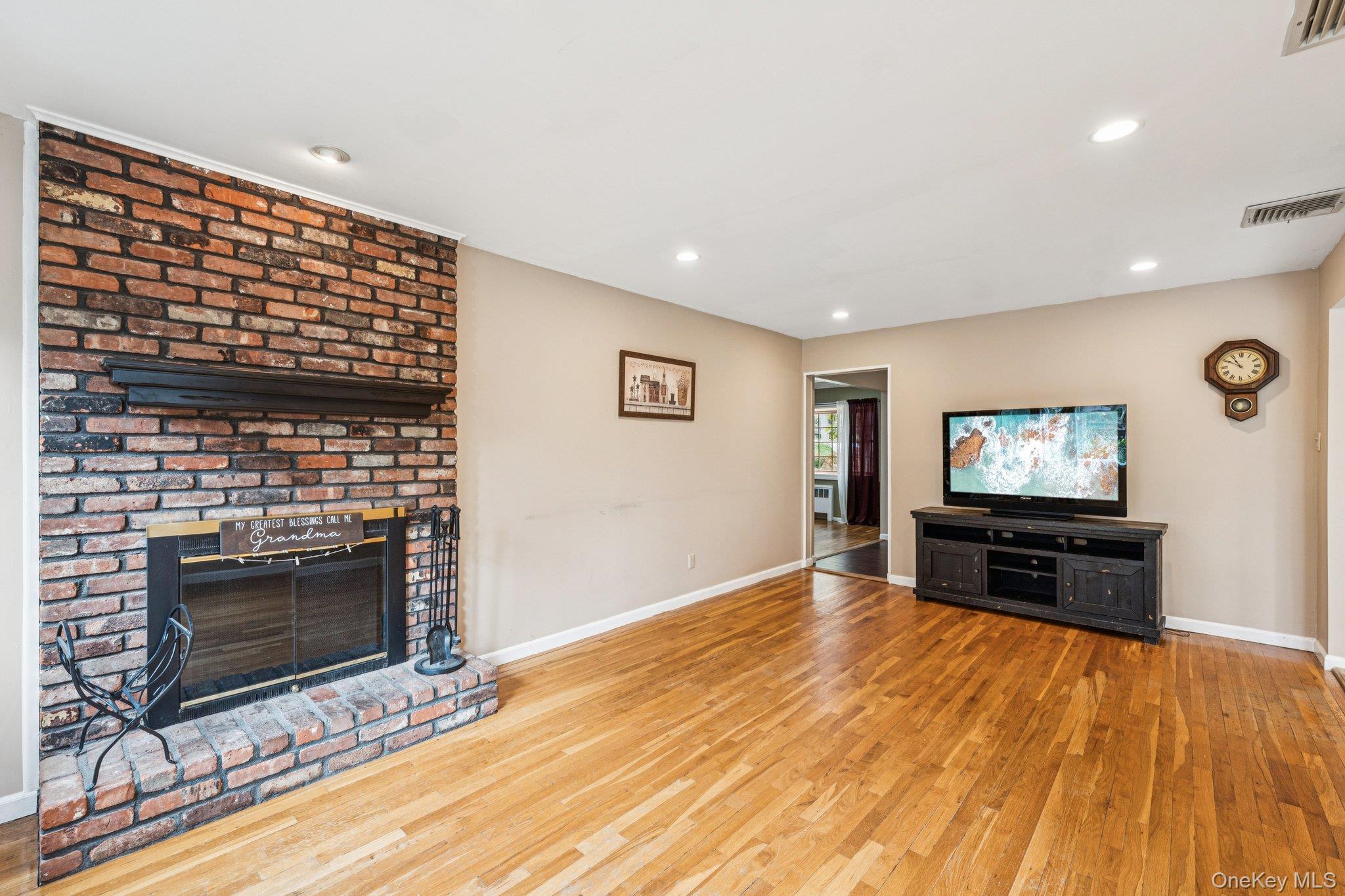 #15 photo, 9 Princeton Drive, Plainview , NY 11803