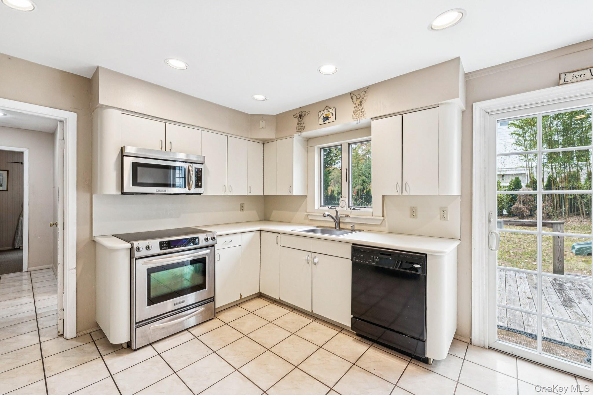 #7 photo, 9 Princeton Drive, Plainview , NY 11803