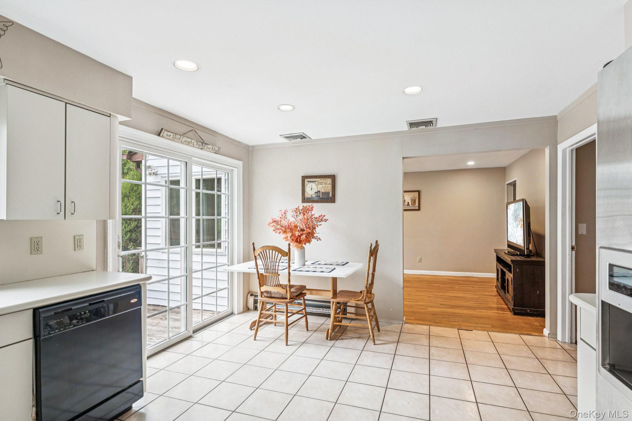 #8 photo, 9 Princeton Drive, Plainview , NY 11803