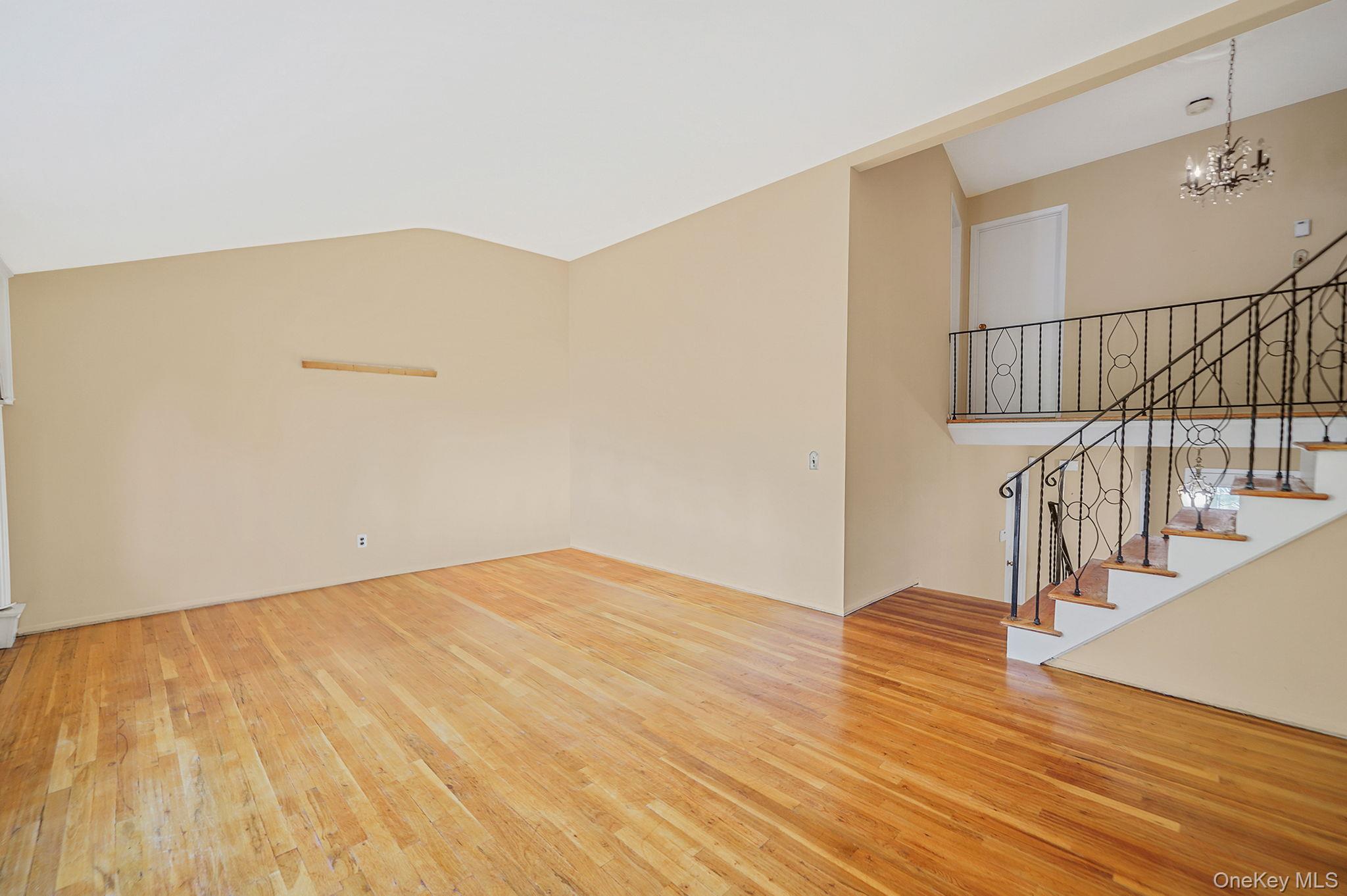 #10 photo, 28 Glacier Drive, Smithtown , NY 11787