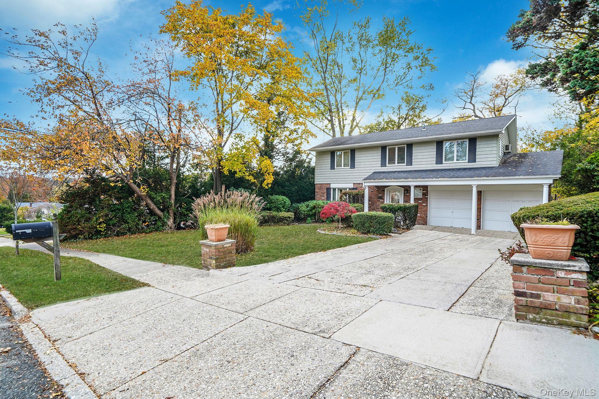 #2 photo, 28 Glacier Drive, Smithtown , NY 11787