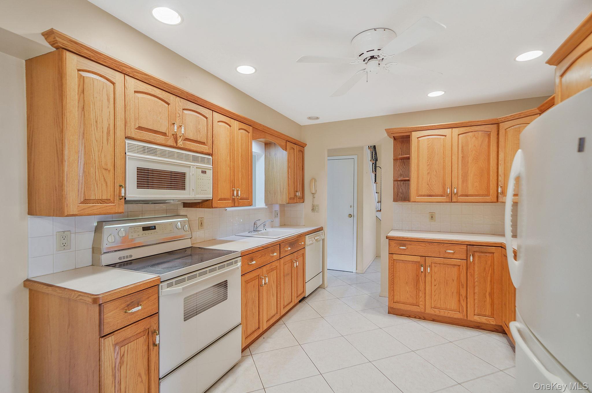 #7 photo, 28 Glacier Drive, Smithtown , NY 11787