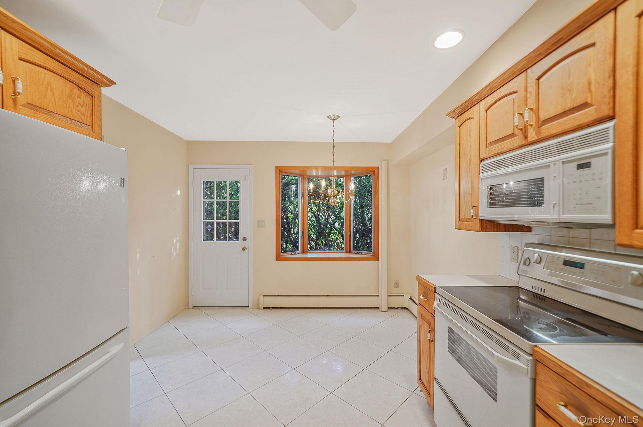 #9 photo, 28 Glacier Drive, Smithtown , NY 11787