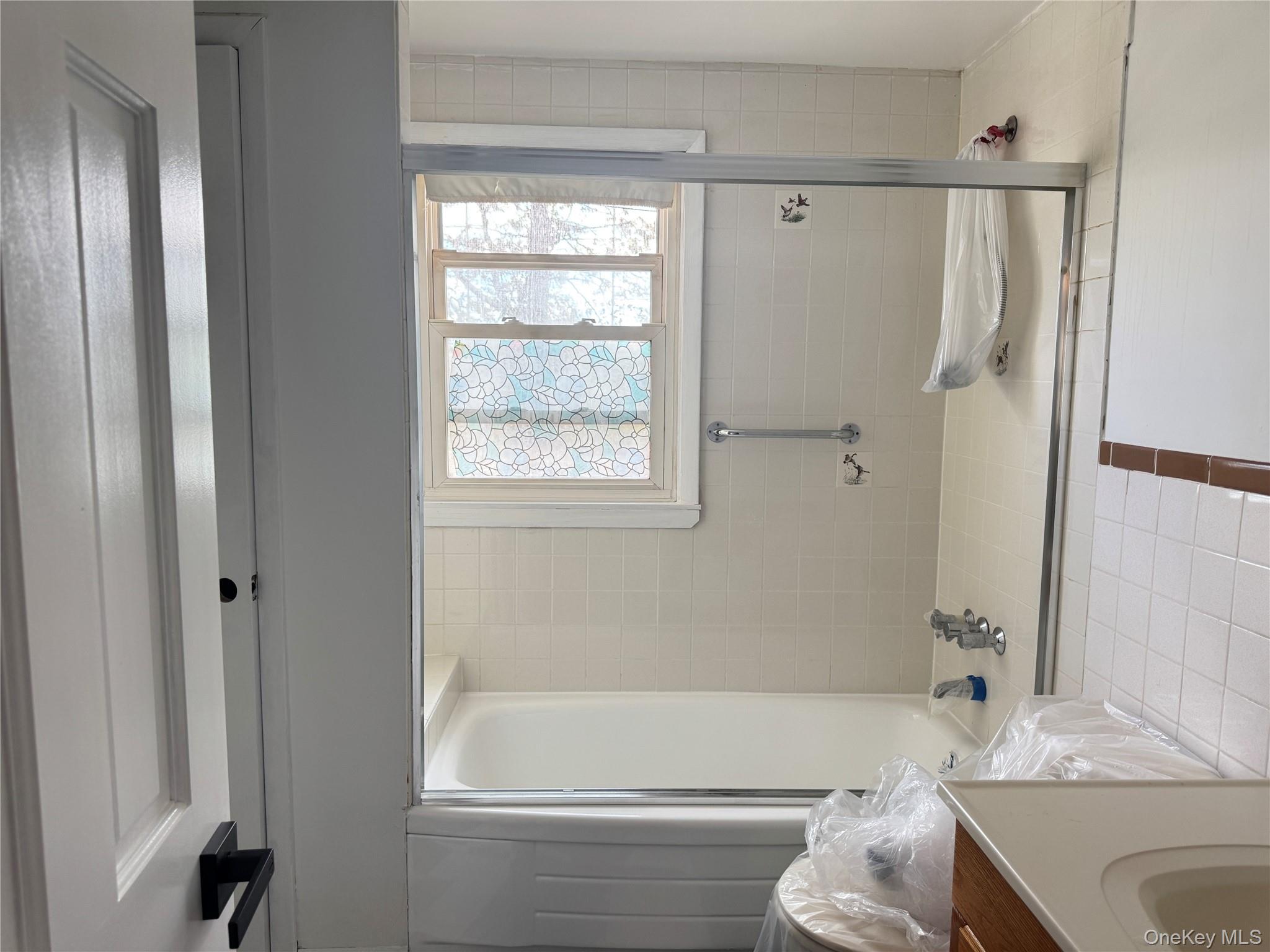 #11 photo, 129 Spring Lane, Levittown , NY 11756