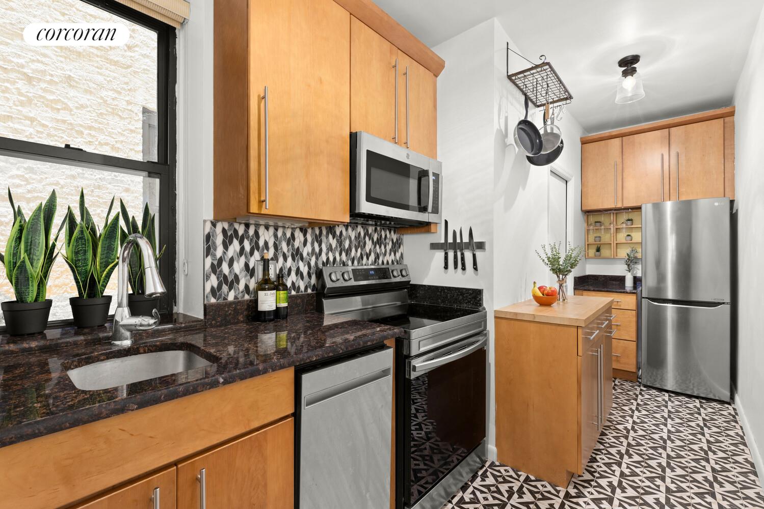 #4 photo, 429 W 24TH Street, Chelsea , NY 10011