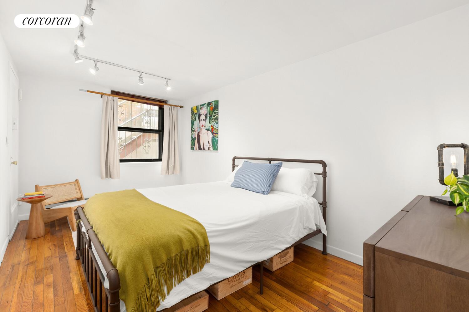 #6 photo, 429 W 24TH Street, Chelsea , NY 10011