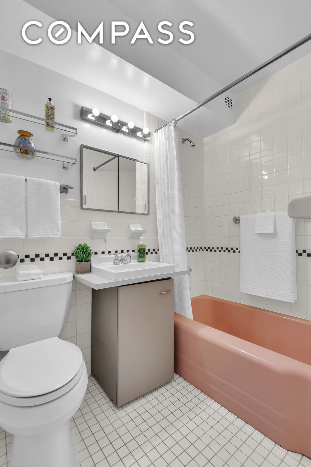 #6 photo, 3 Sheridan Square, West Village , NY 10014