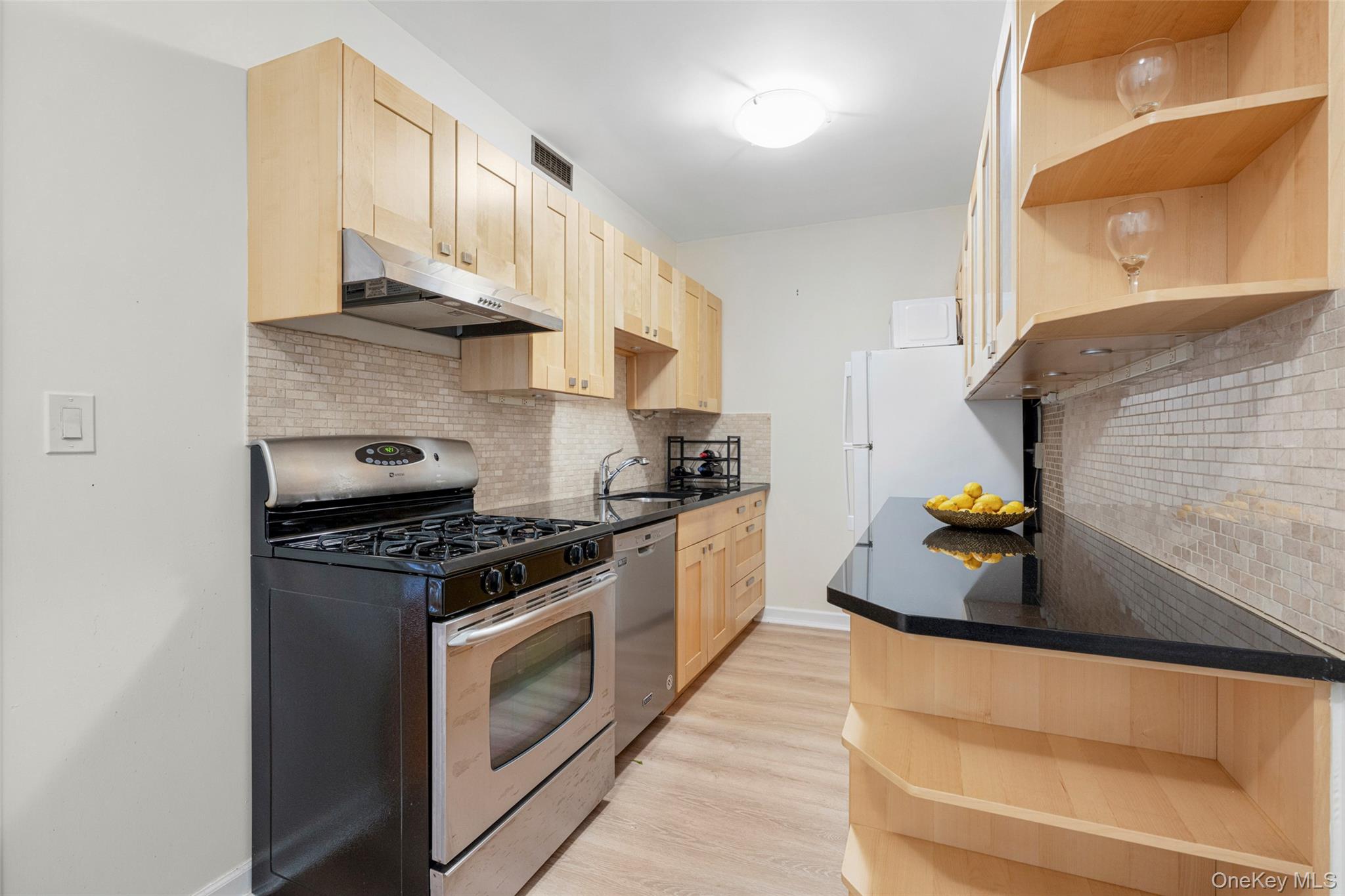 #11 photo, 1815 Palmer Avenue, Larchmont , NY 10538