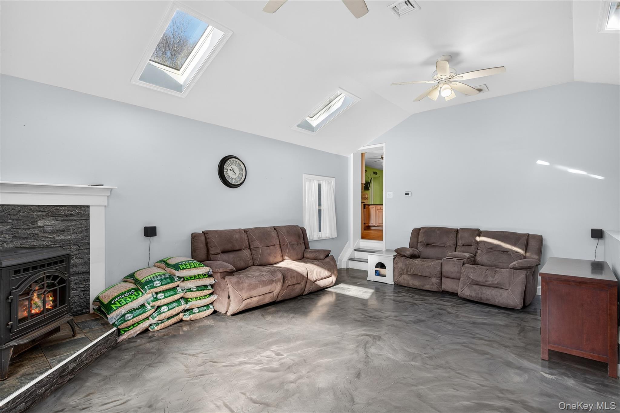 #13 photo, 72 Jersey Avenue, Unionville , NY 10988