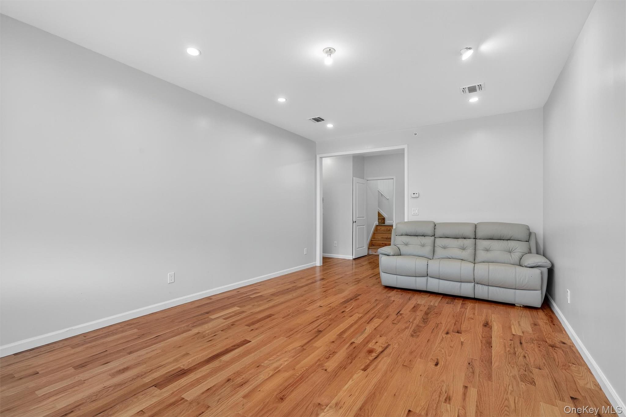 #7 photo, 7 Maglenitz Street, Palm Tree , NY 10950