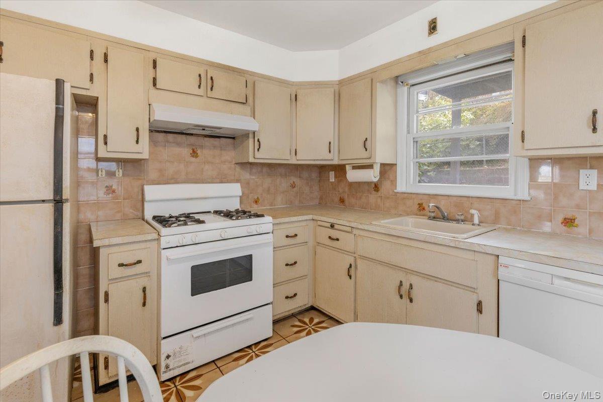 #11 photo, 64 Woodycrest Avenue, Yonkers , NY 10701