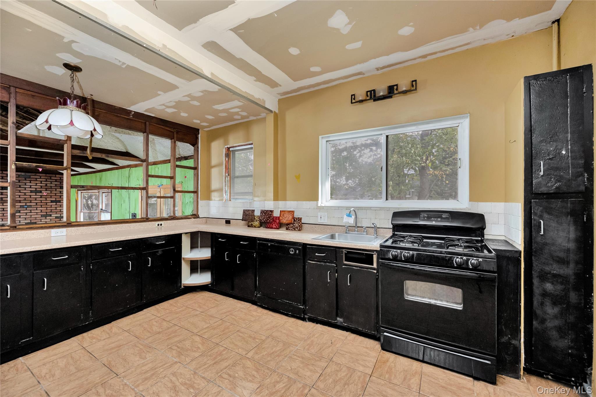 #18 photo, 73 Peterson Place, Lynbrook , NY 11563