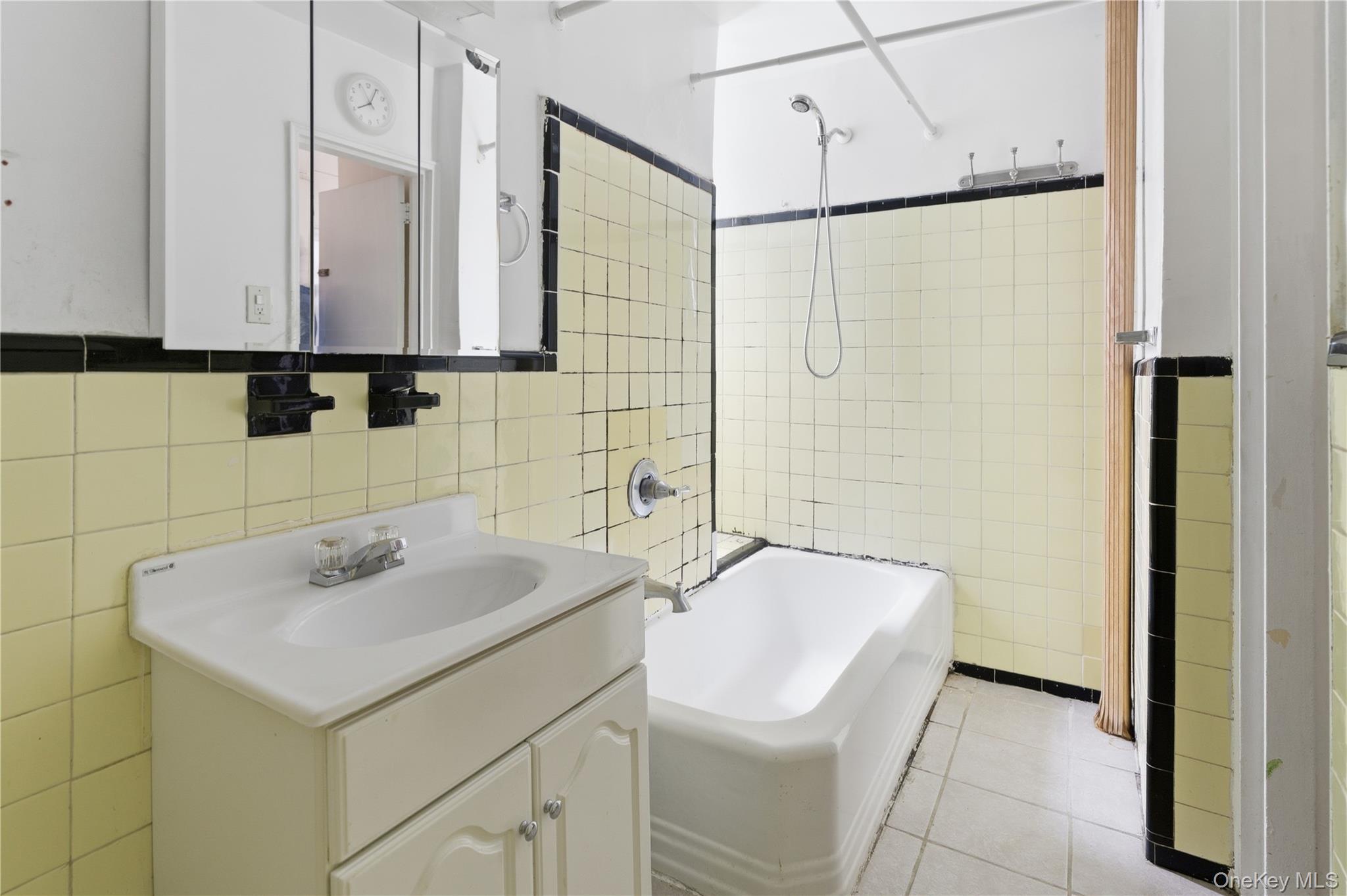 #8 photo, 88-30 182nd Street, Hollis , NY 11423