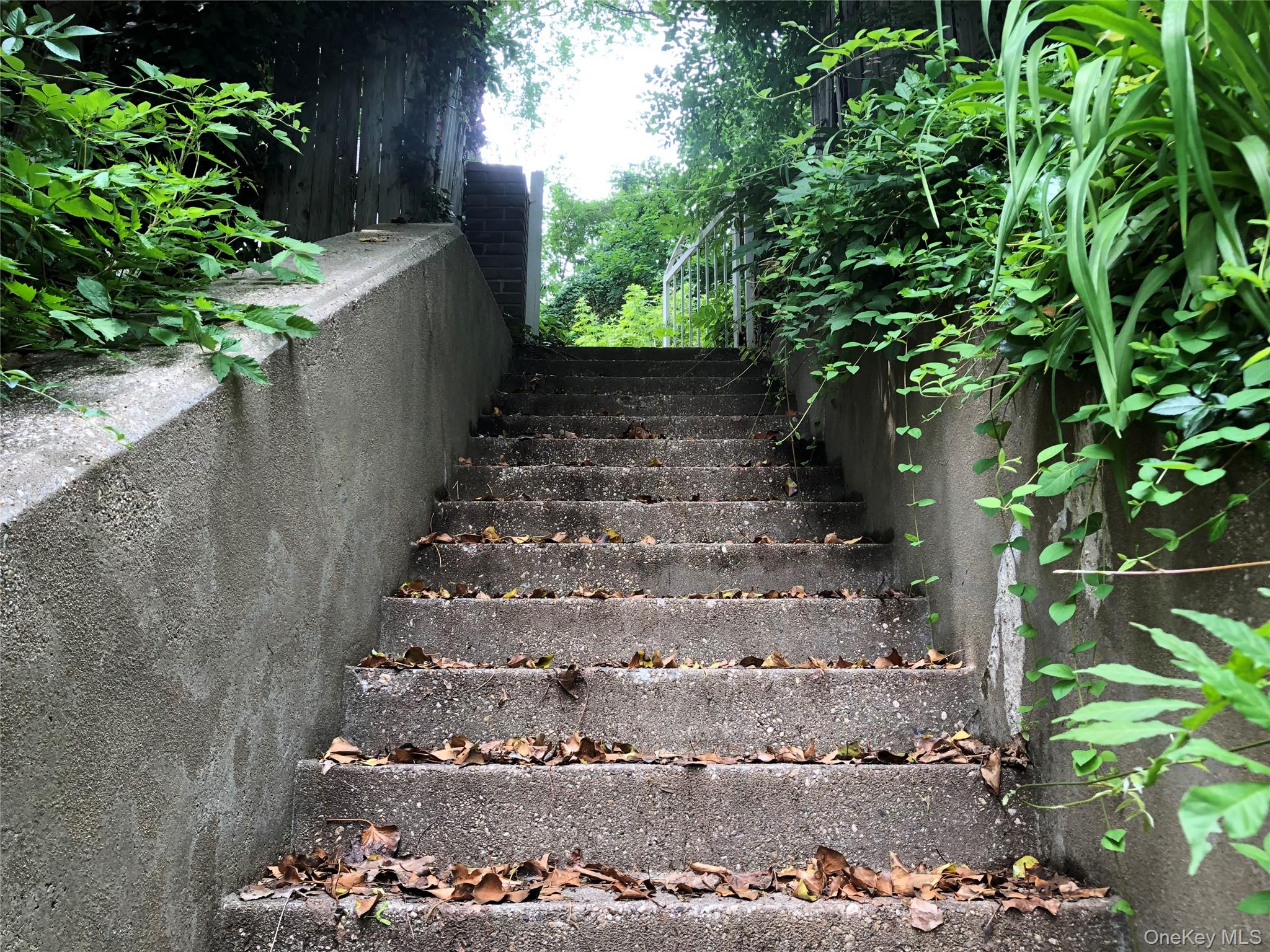 #2 photo, 1673 Northern Boulevard, Roslyn , NY 11576