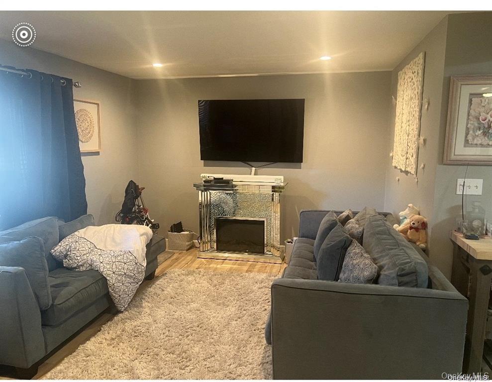 #4 photo, 250 Feller Drive, Central Islip , NY 11722