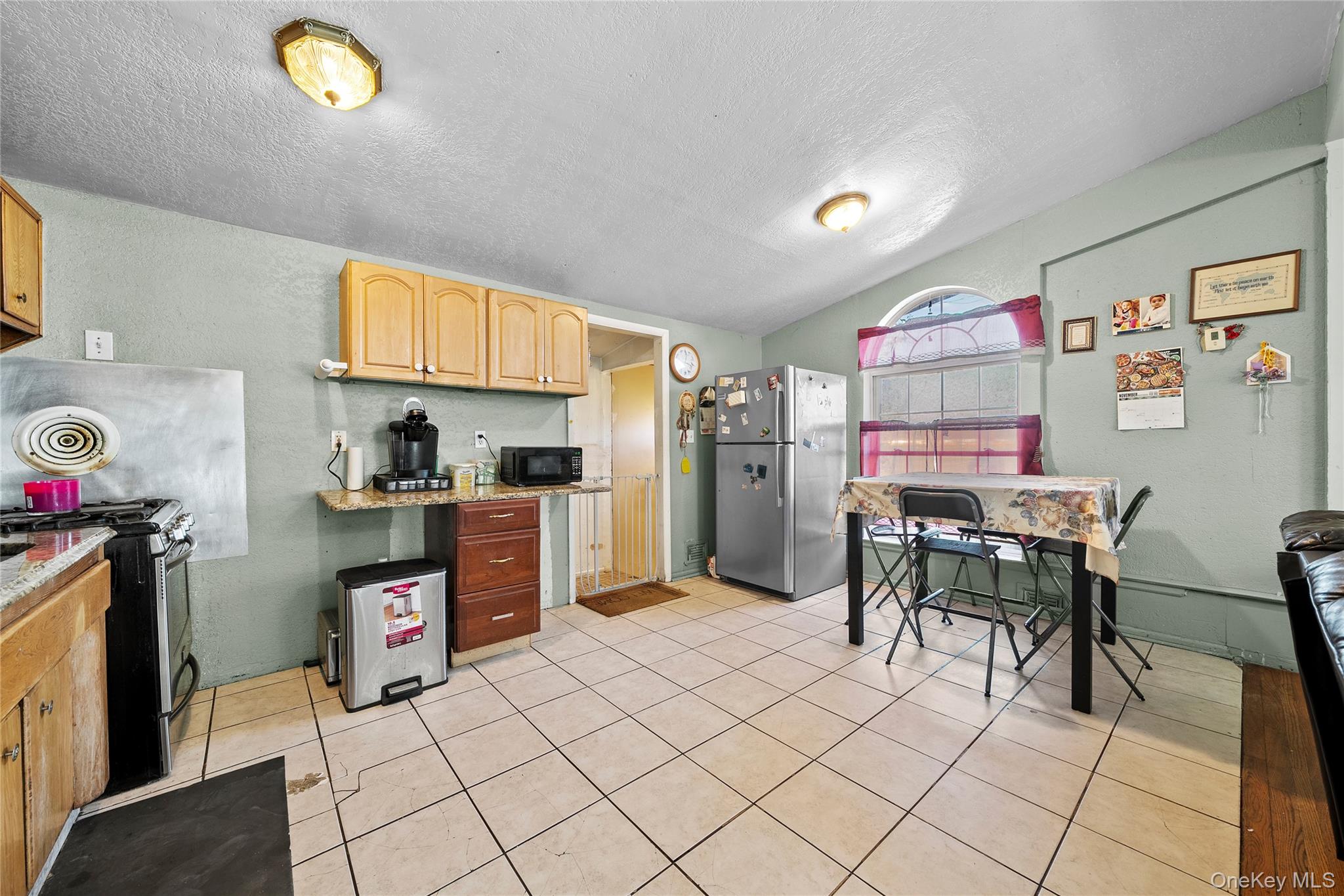 #10 photo, 94 3rd Avenue, Brentwood , NY 11717