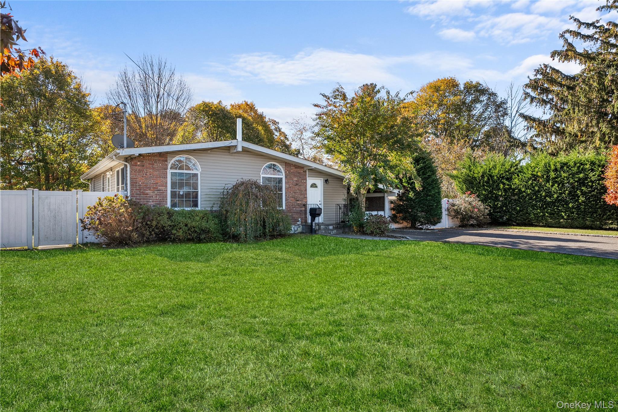 #2 photo, 94 3rd Avenue, Brentwood , NY 11717