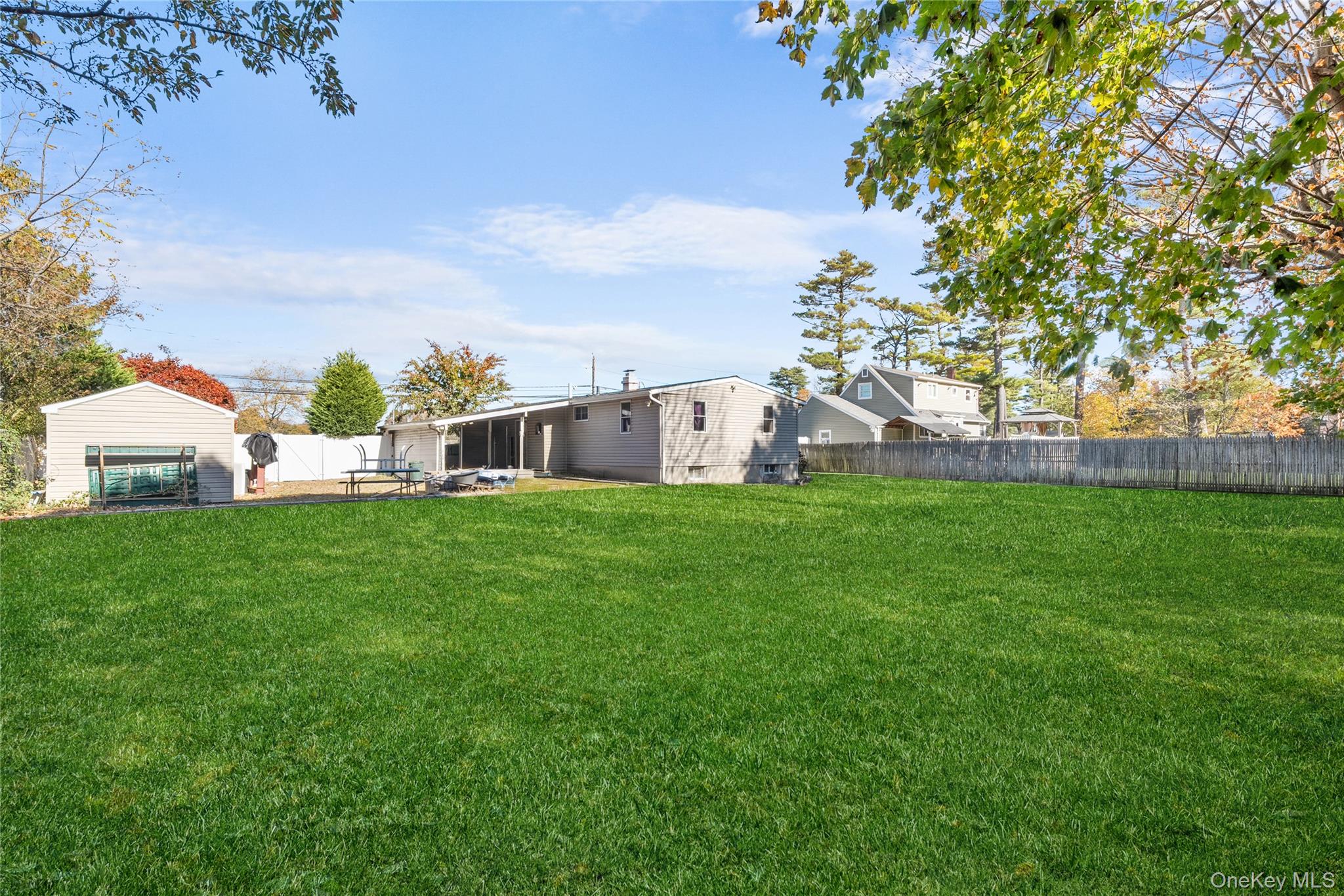 #20 photo, 94 3rd Avenue, Brentwood , NY 11717