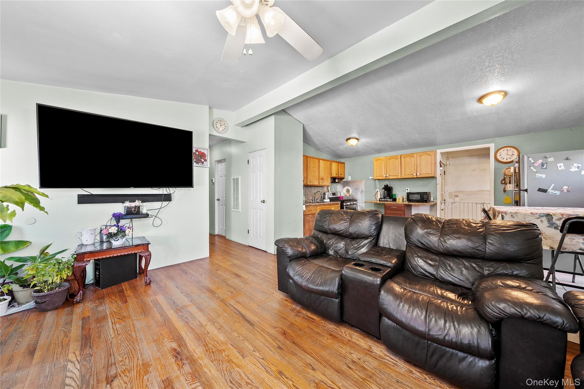 #6 photo, 94 3rd Avenue, Brentwood , NY 11717