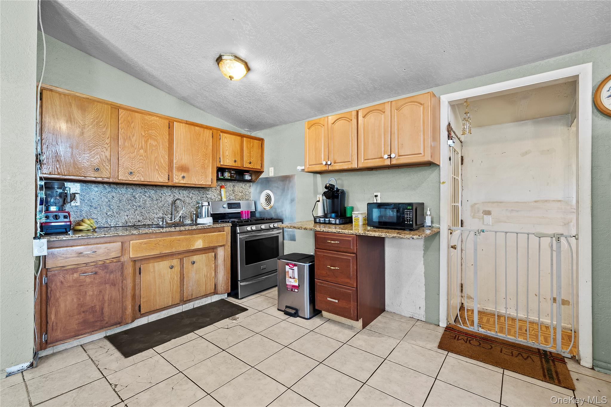 #8 photo, 94 3rd Avenue, Brentwood , NY 11717