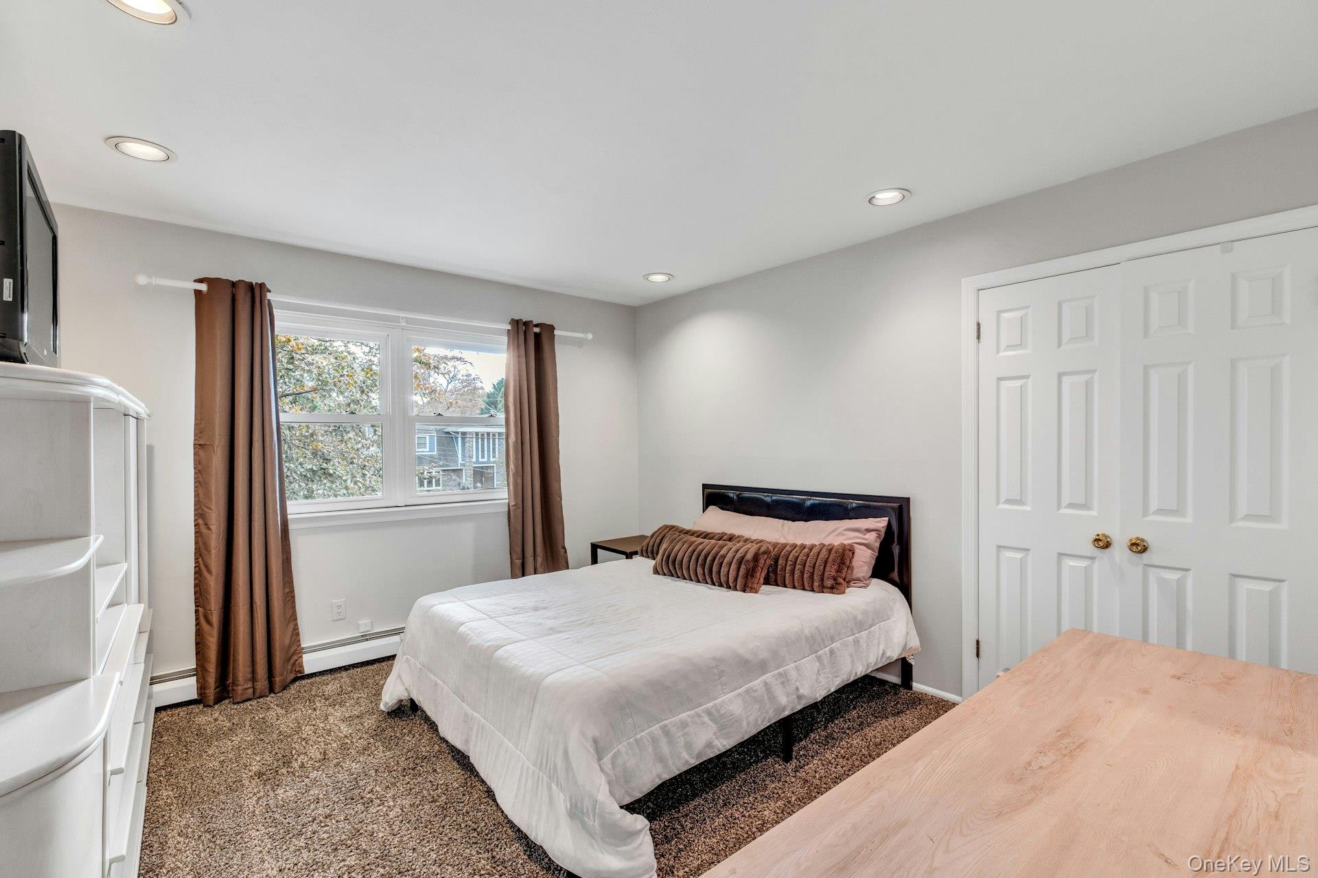 #19 photo, 27 Hollister Lane, Islip , NY 11751