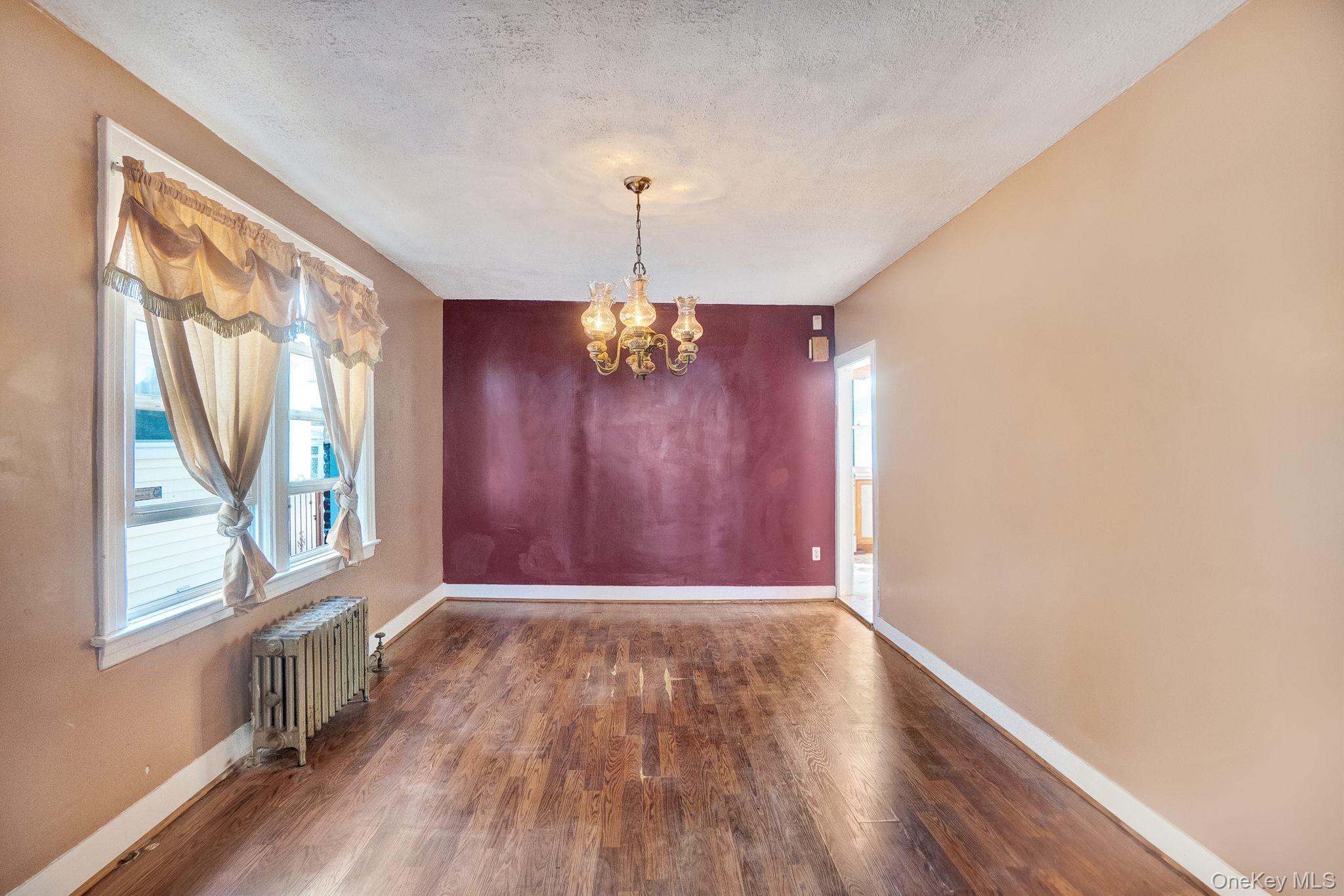 #10 photo, 114-42 211th St, קווינס Cambria Heights , NY 11411