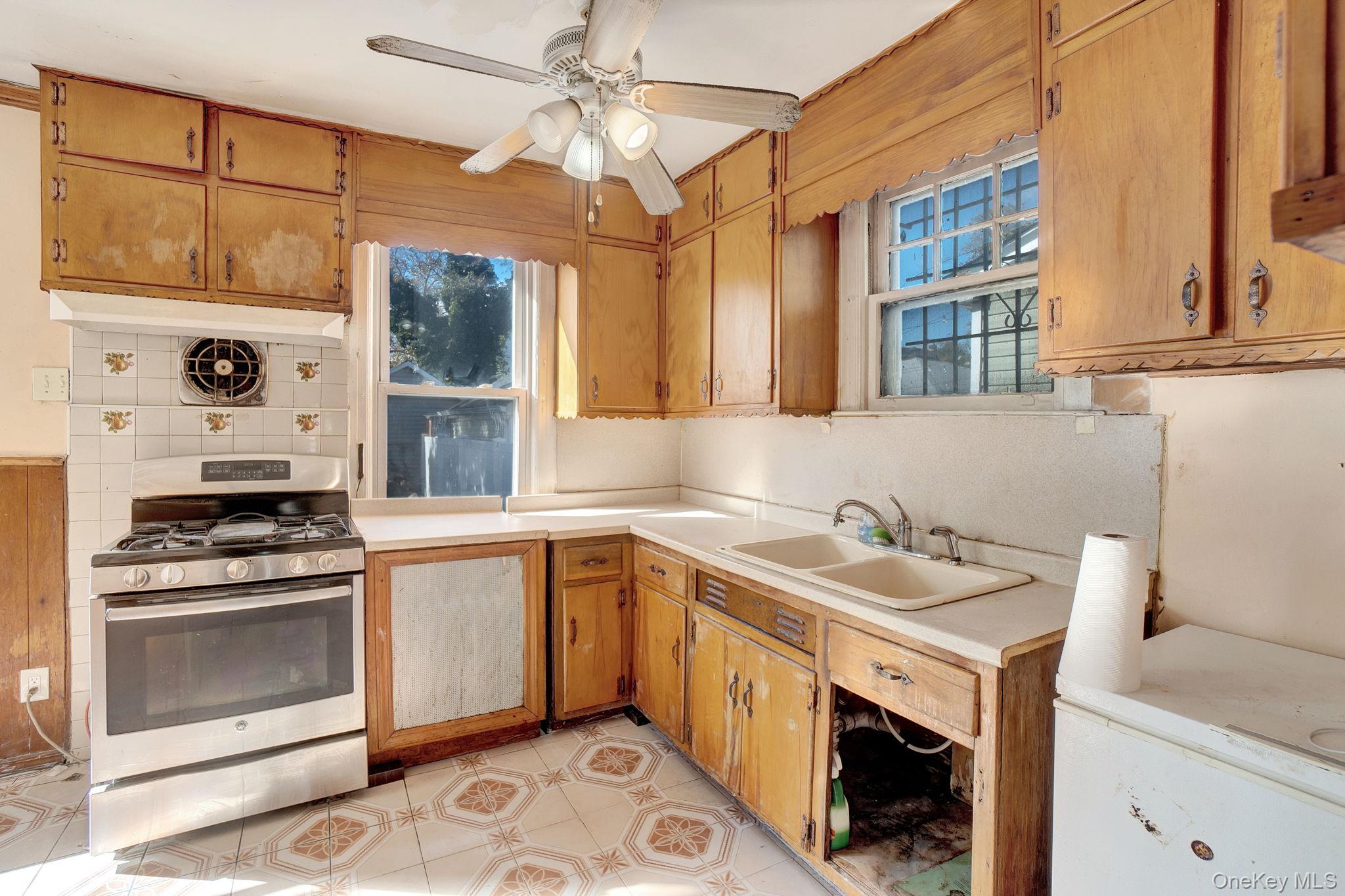 #14 photo, 114-42 211th St, קווינס Cambria Heights , NY 11411