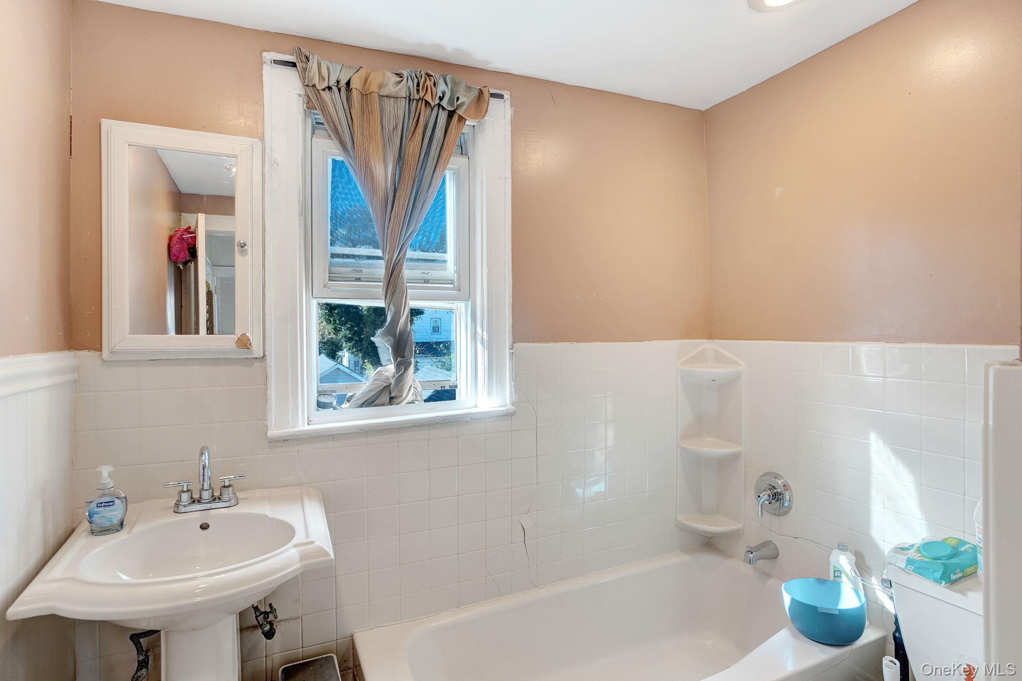 #20 photo, 114-42 211th St, קווינס Cambria Heights , NY 11411