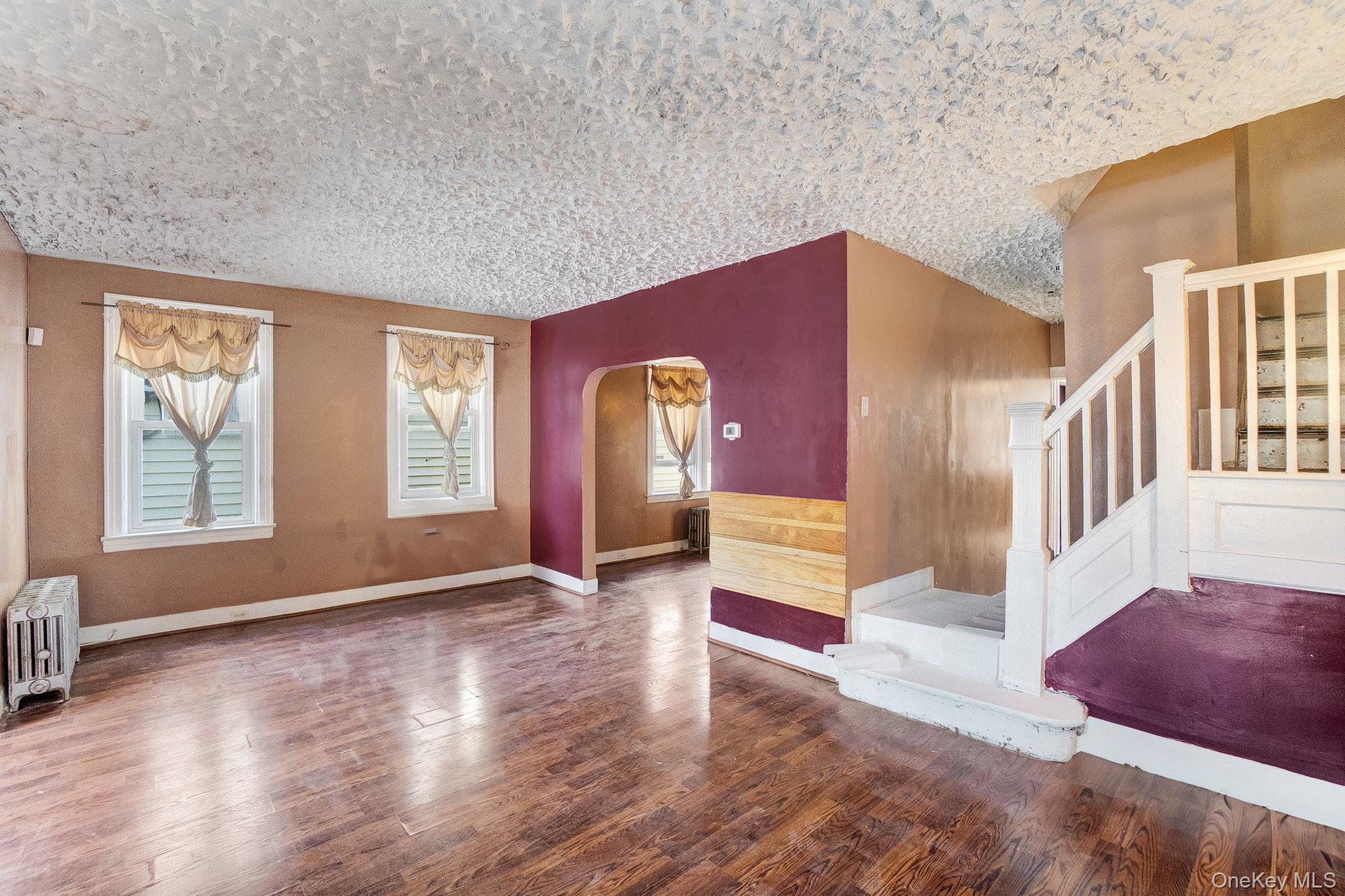 #4 photo, 114-42 211th St, קווינס Cambria Heights , NY 11411