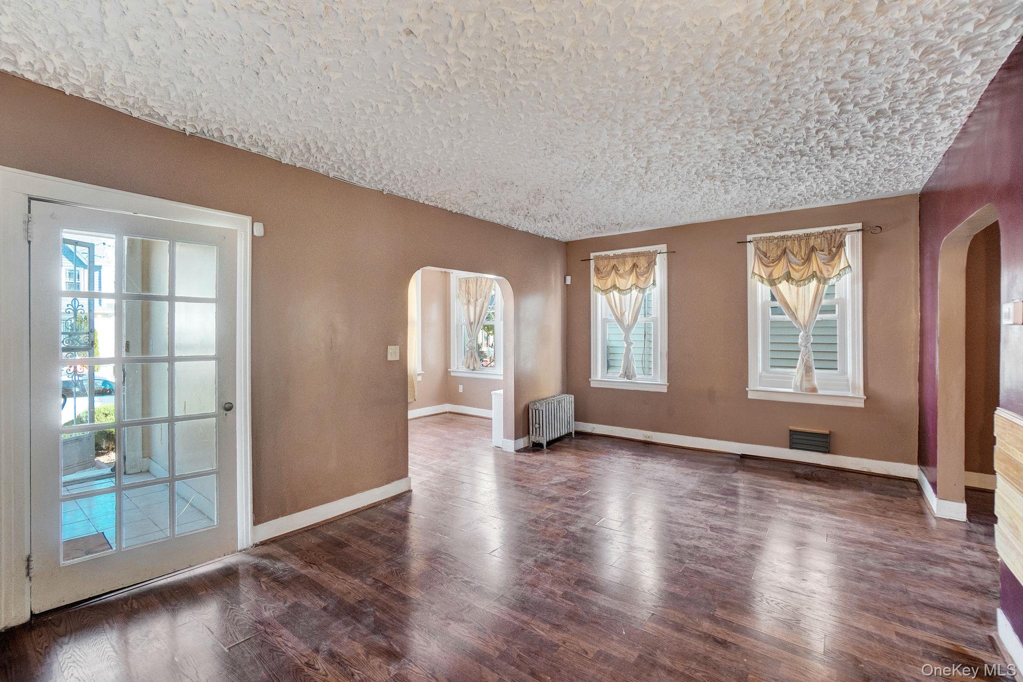 #5 photo, 114-42 211th St, קווינס Cambria Heights , NY 11411