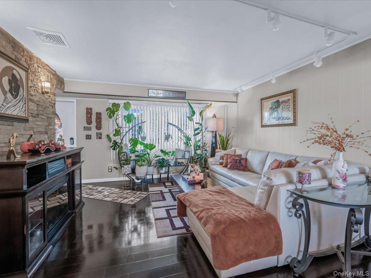 #6 photo, 121 S 30th Street, Wyandanch , NY 11798