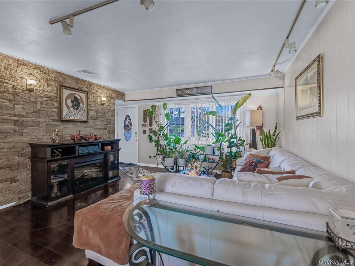 #7 photo, 121 S 30th Street, Wyandanch , NY 11798