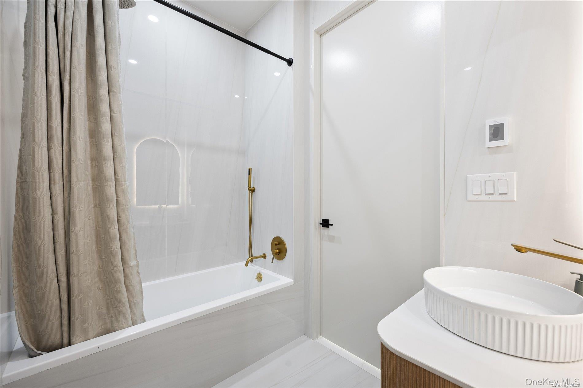 #12 photo, 31-16 21st Street, Astoria , NY 11106