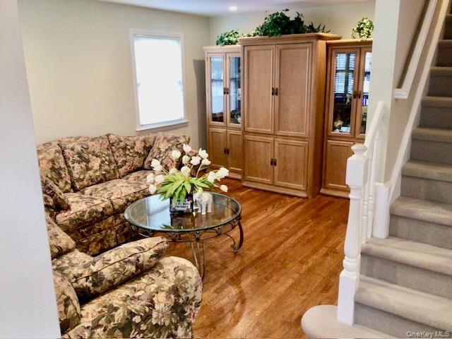 #6 photo, 8211 260th Street, Glen Oaks , NY 11004