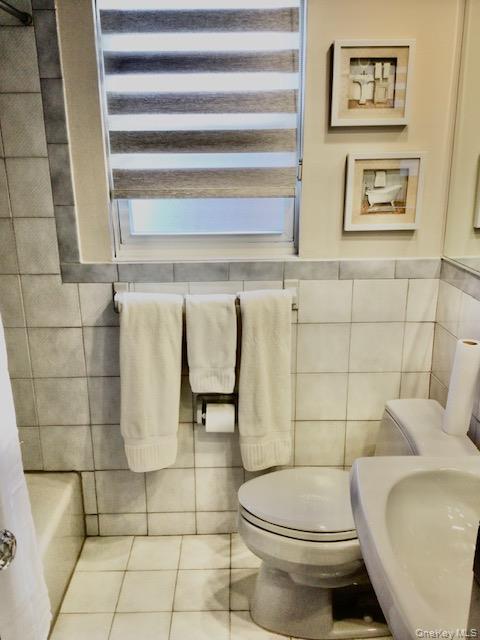 #9 photo, 8211 260th Street, Glen Oaks , NY 11004