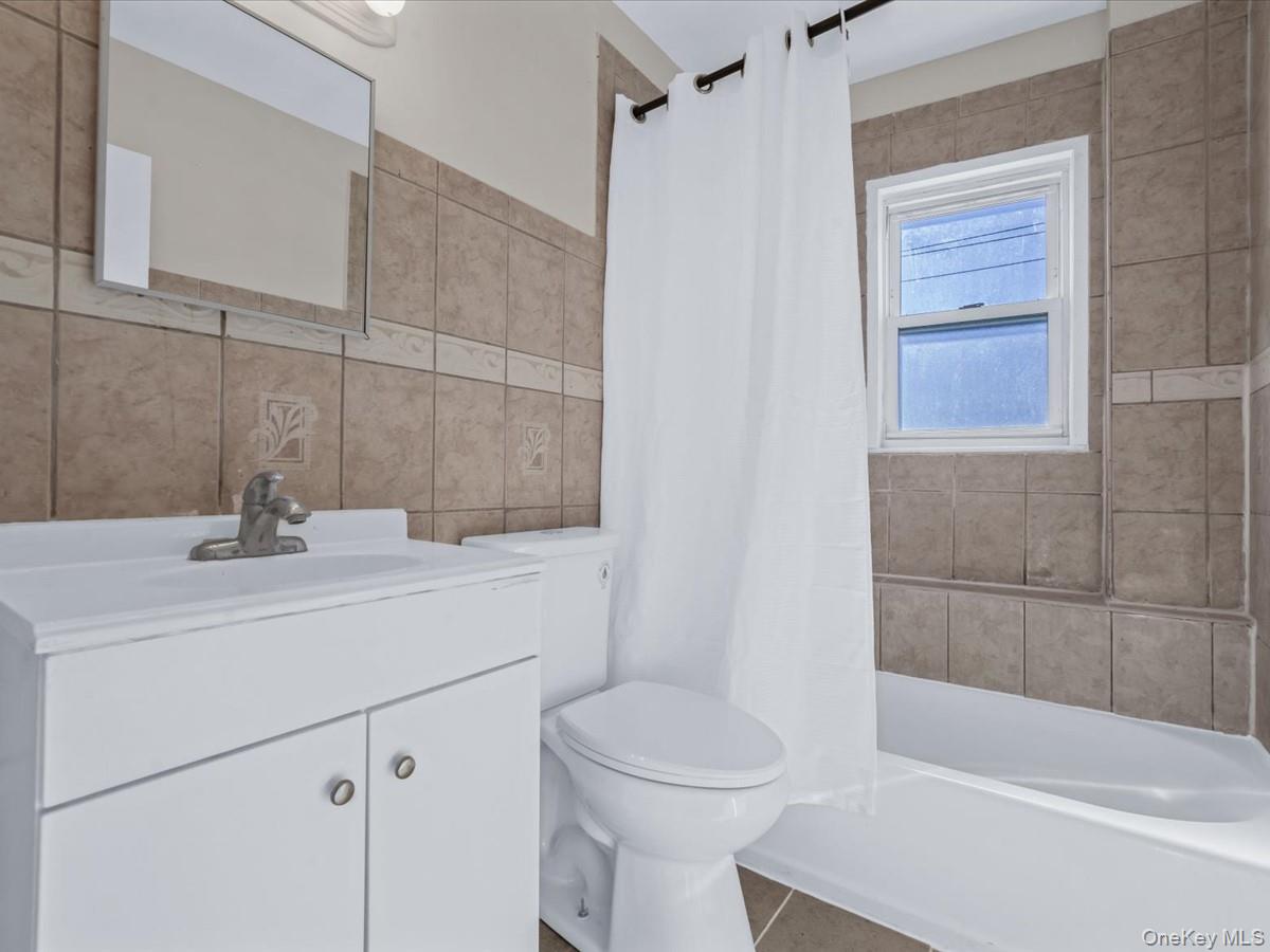 #15 photo, 1315 Dekoven Street, Rockville Centre , NY 11570