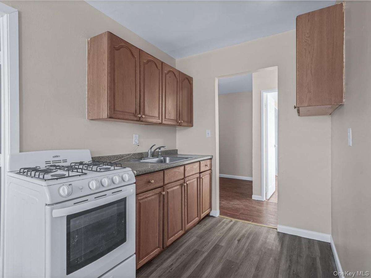 #9 photo, 1315 Dekoven Street, Rockville Centre , NY 11570