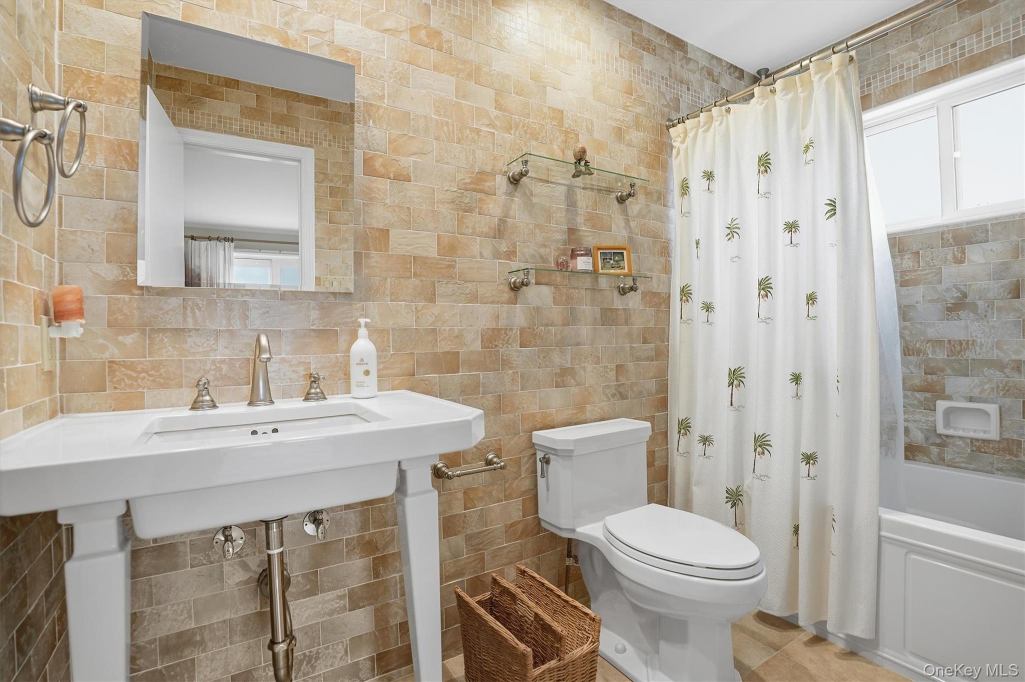 #14 photo, 556 Dune Road, Westhampton , NY 11977