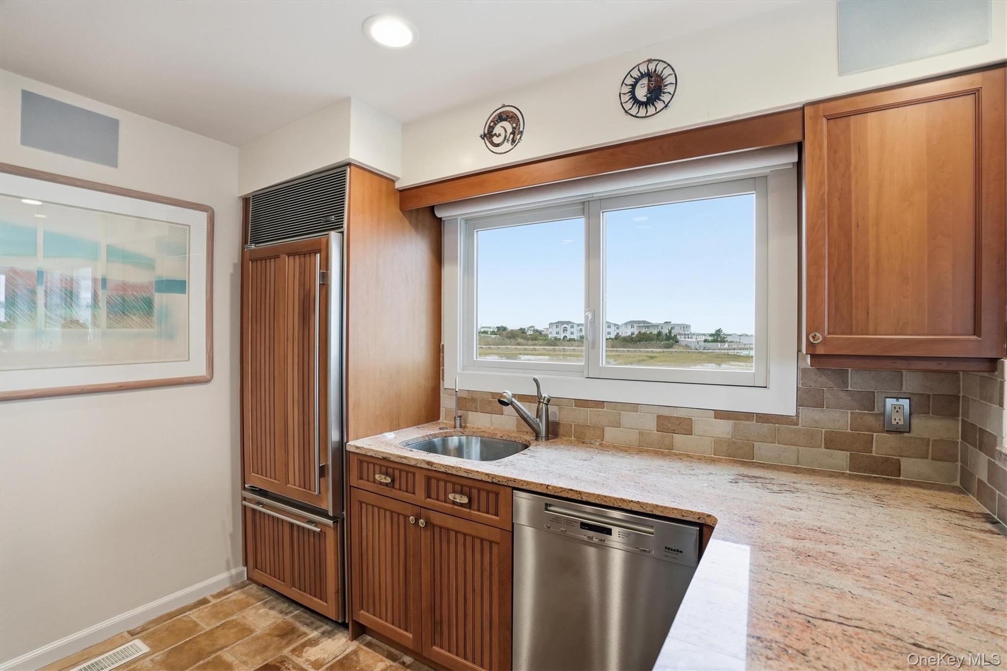 #8 photo, 556 Dune Road, Westhampton , NY 11977