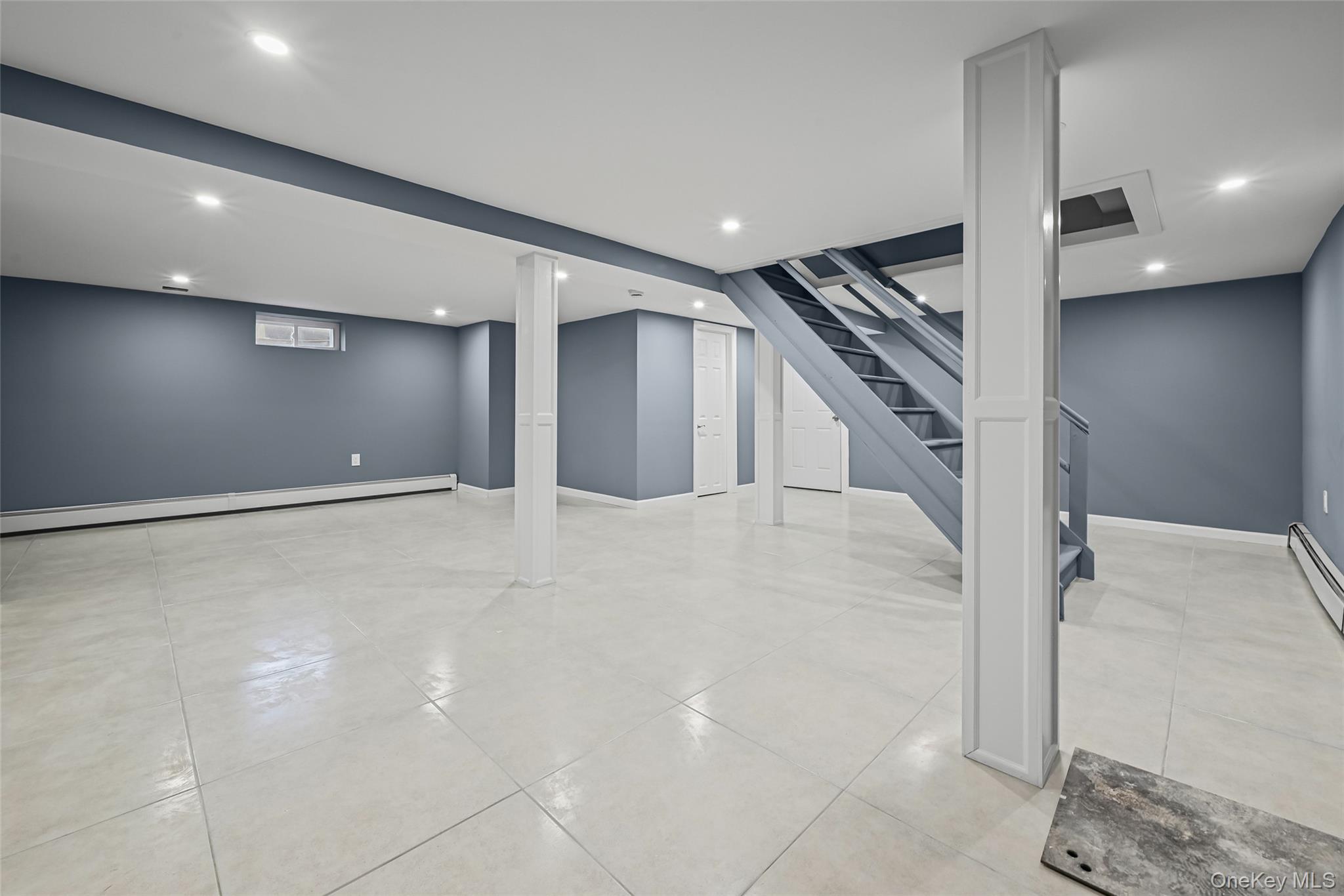 #14 photo, 48 Circle Dr, Westbury , NY 11590