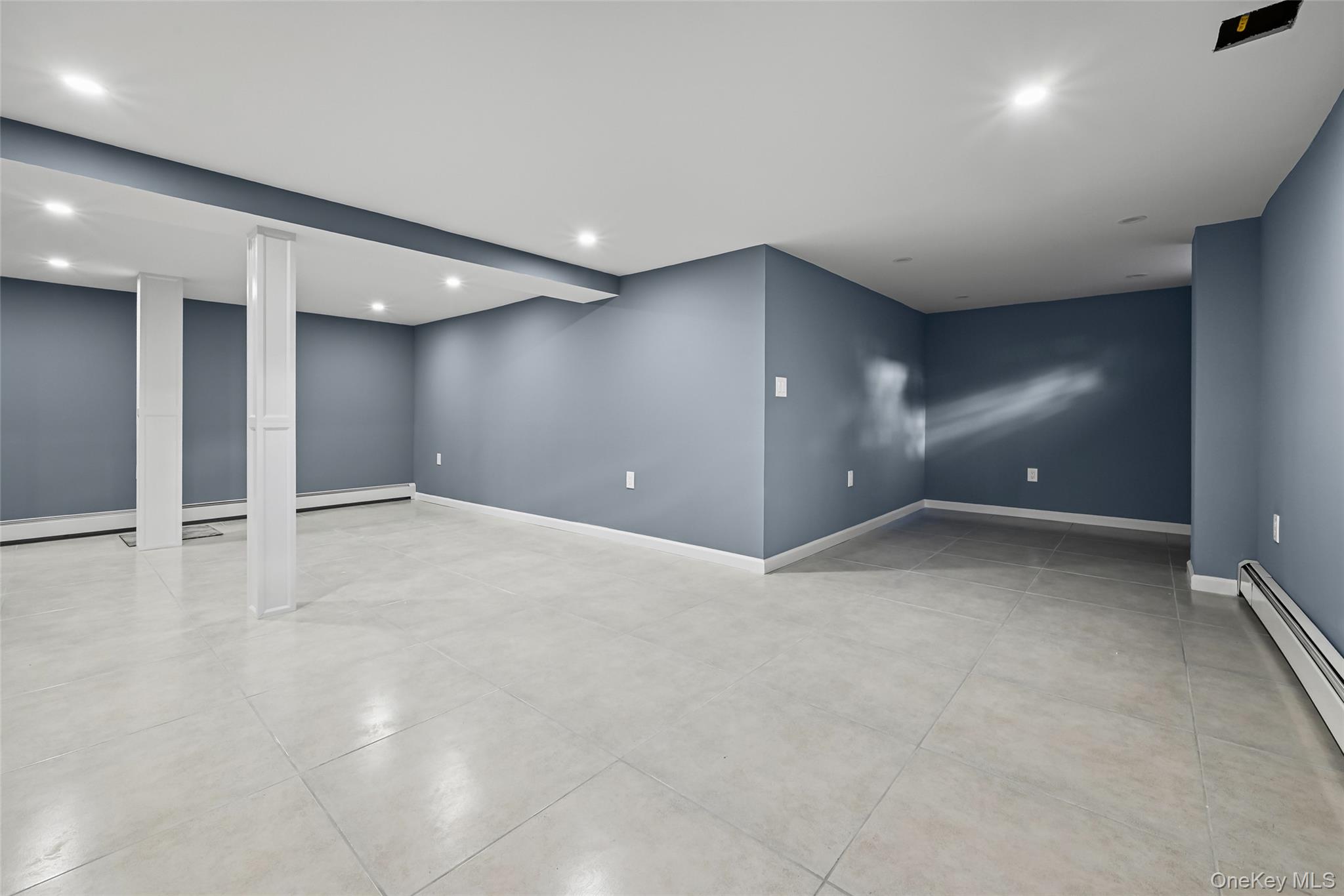 #15 photo, 48 Circle Dr, Westbury , NY 11590