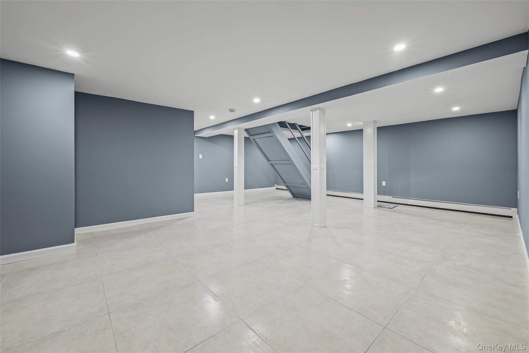 #16 photo, 48 Circle Dr, Westbury , NY 11590