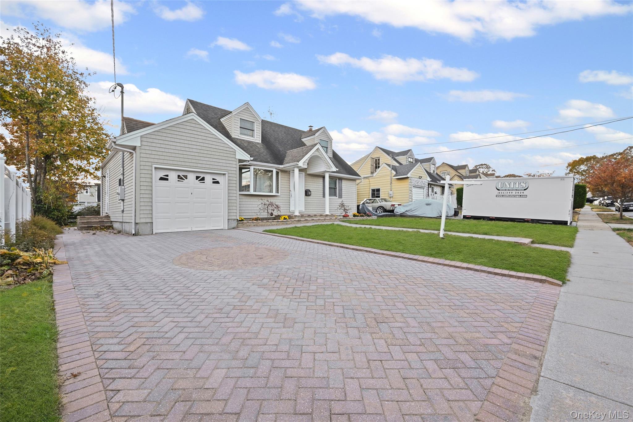 #18 photo, 48 Circle Dr, Westbury , NY 11590