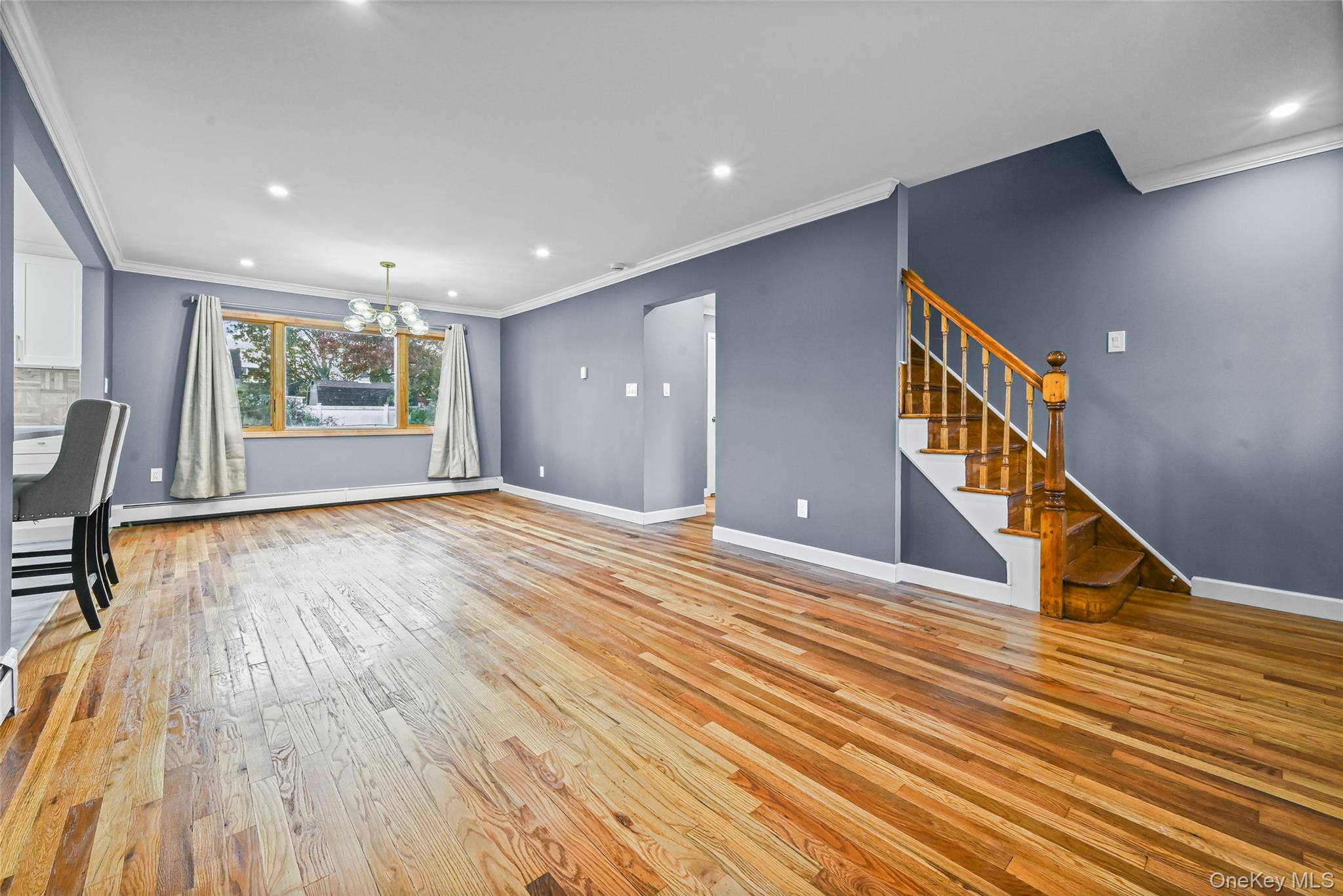 #2 photo, 48 Circle Dr, Westbury , NY 11590