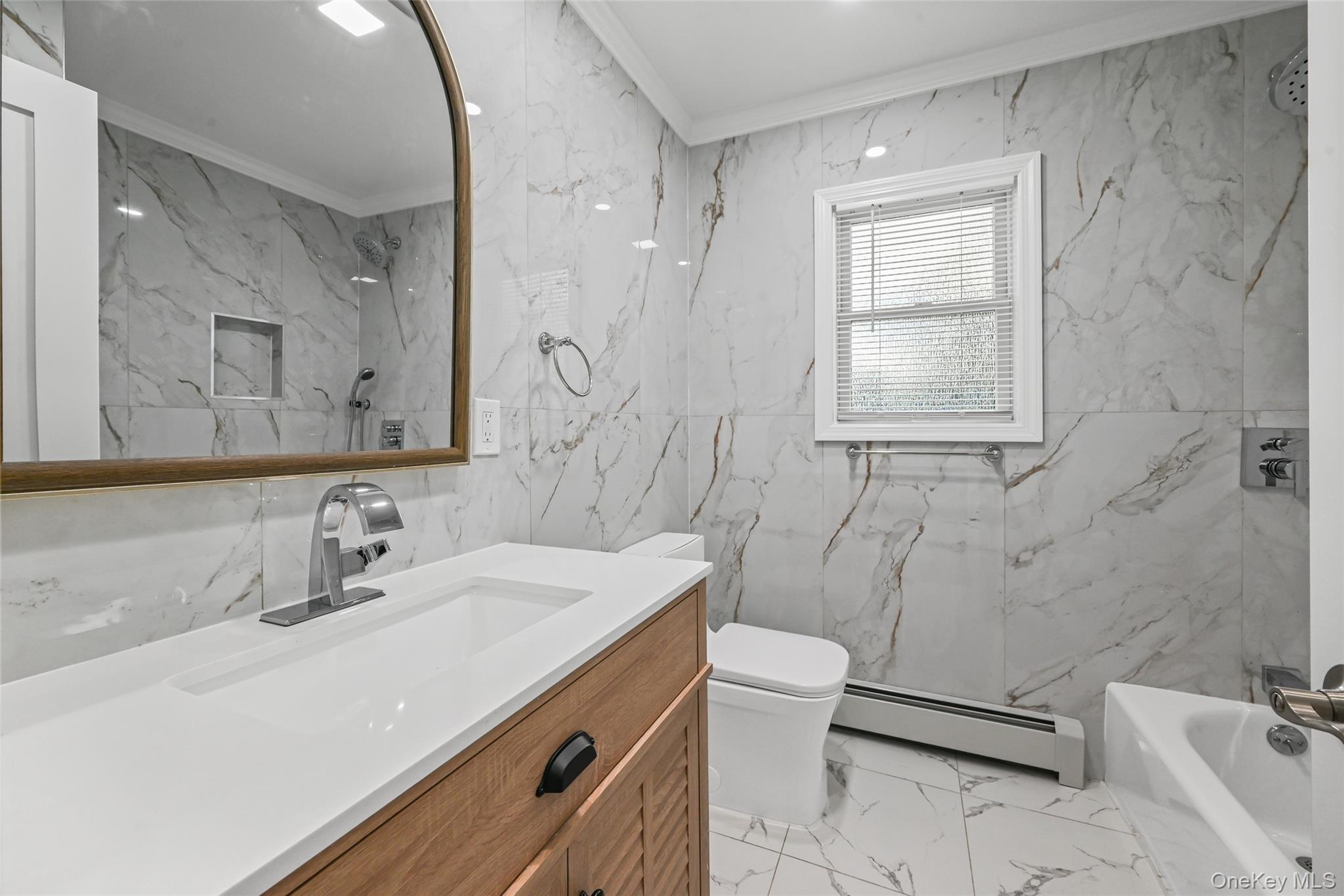 #6 photo, 48 Circle Dr, Westbury , NY 11590